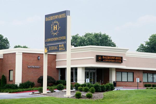 Hagerstown Hotel And Convention Center ヘイガーズタウン エクステリア 写真